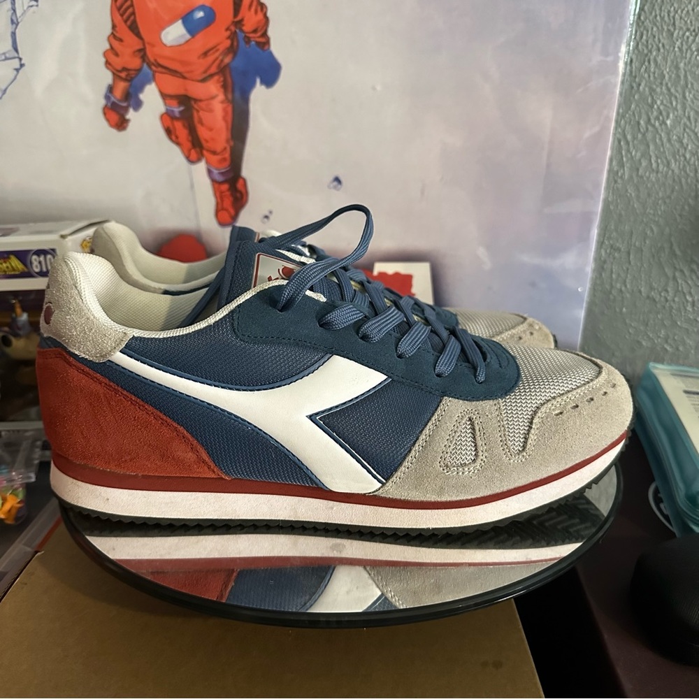 Diadora